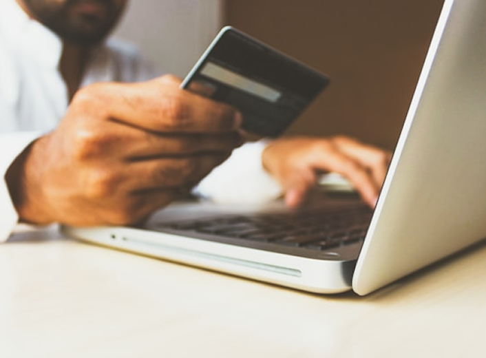A person holding a credit card to make a donation